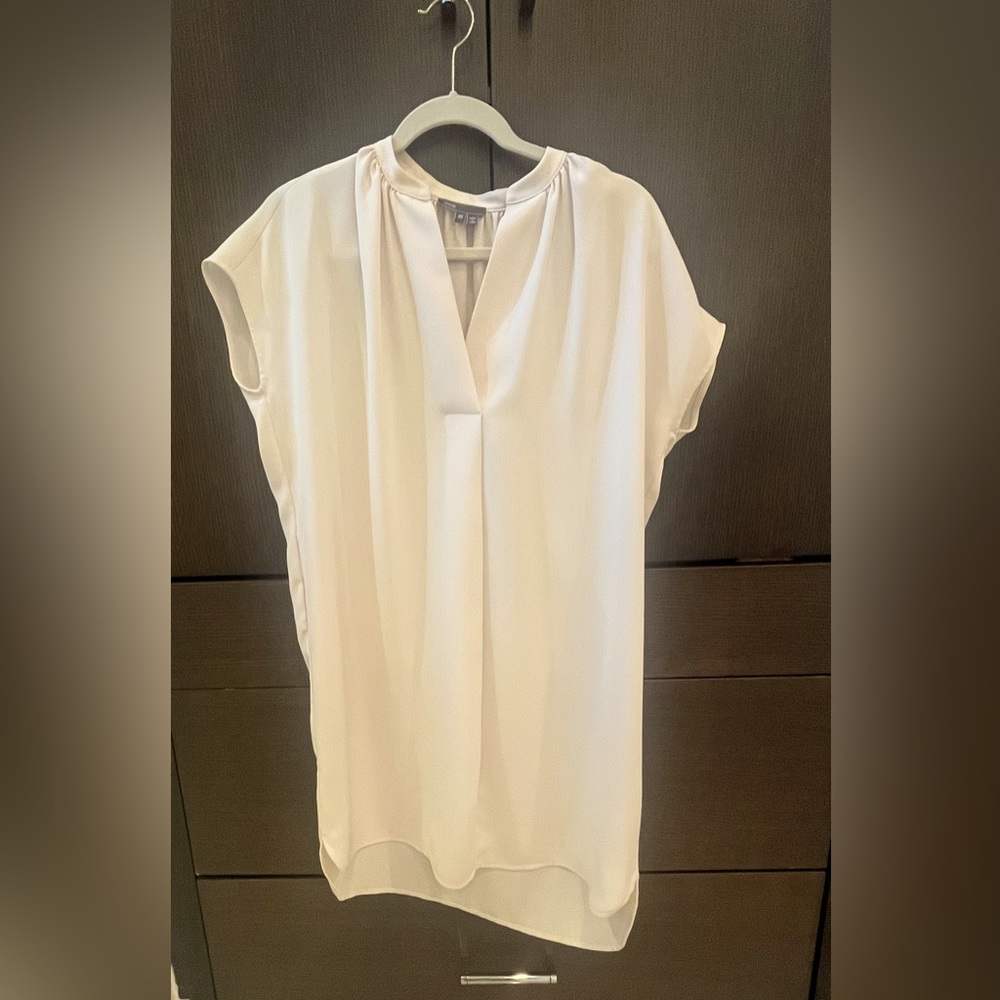 Vince size XS (runs very large) cream short sleeve shift dress